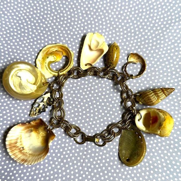 Vintage genuine shell charm bracelet - Picture 2 of 8